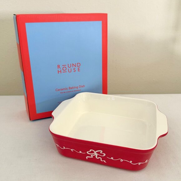 Round House 2 Quart Baking Dish Red Bow Ceramic Holiday Cottage Serveware - Picture 1 of 13